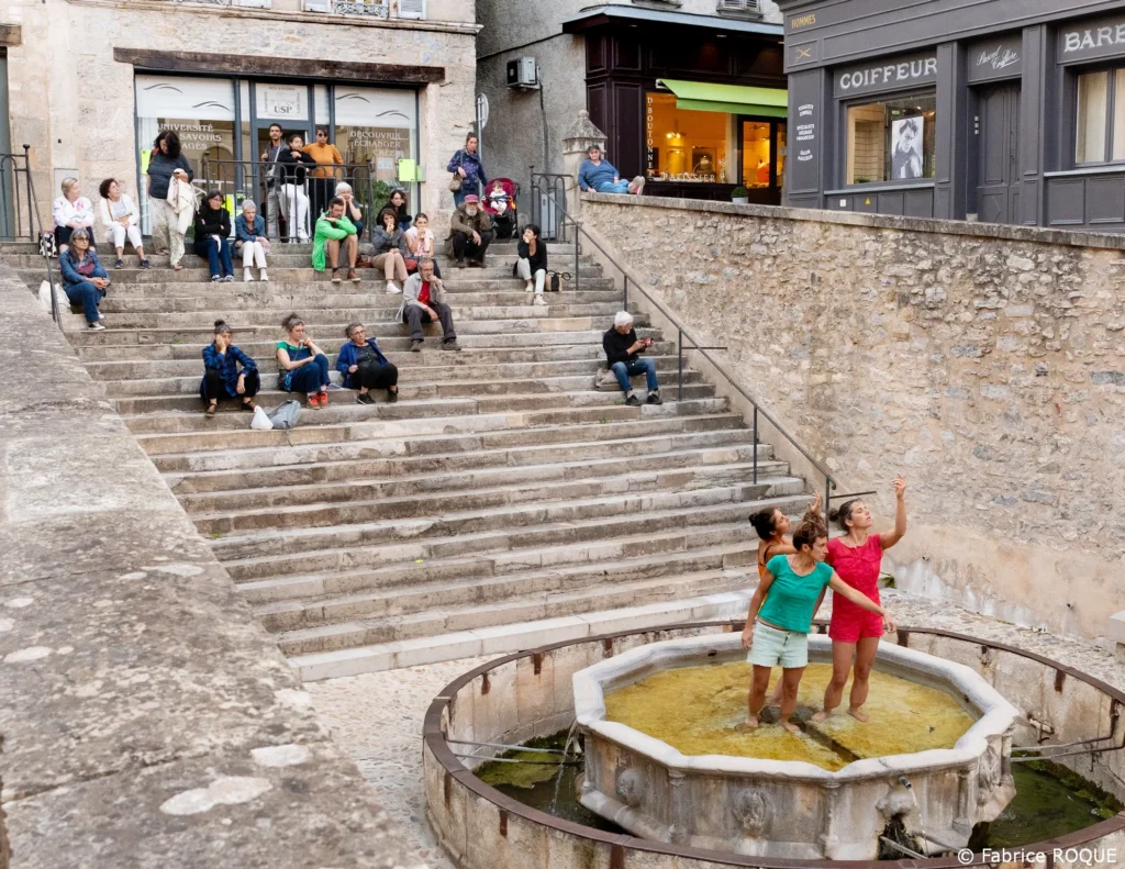 Performance du Collectif Petites Foulées au Musée Urbain Cabrol Villefranche de Rouergue octobre 2024