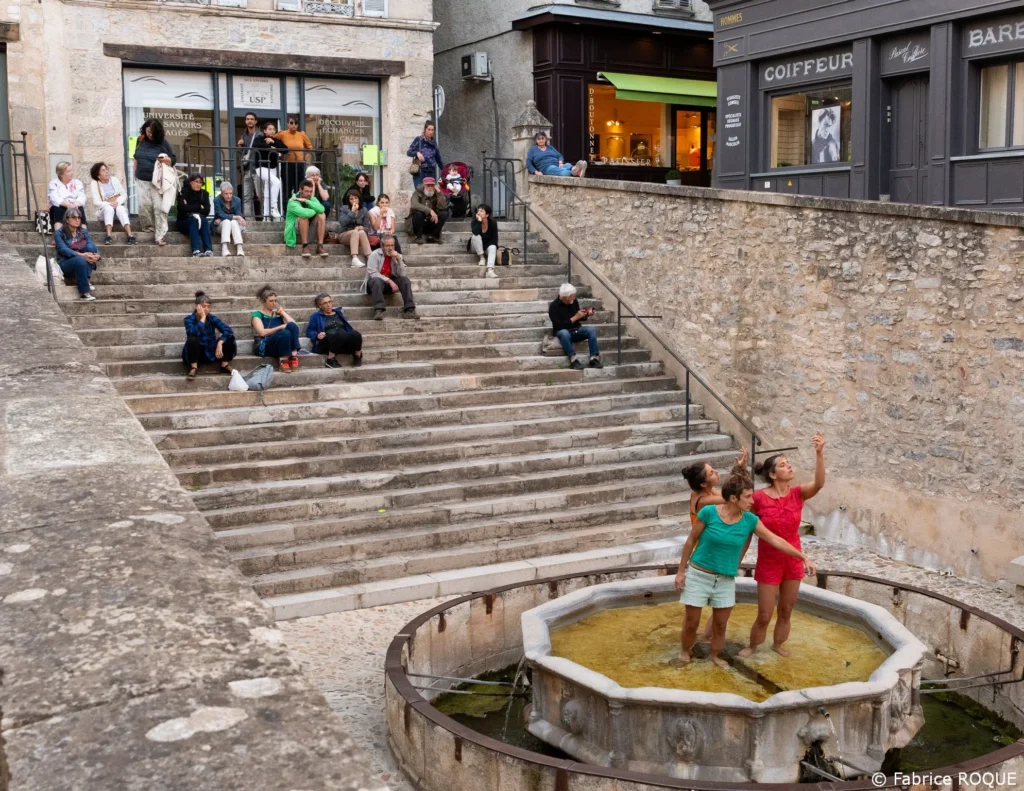 performance collectif petites foulées au Musée urbain Cabrol Vilefranche de rouergue