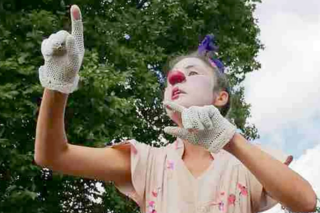spectacle clown Chachacha Antoinette instruit