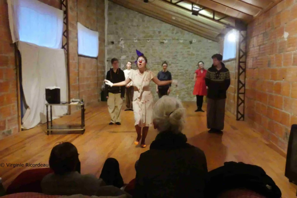spectacle clown Chachacha Antoinette montre